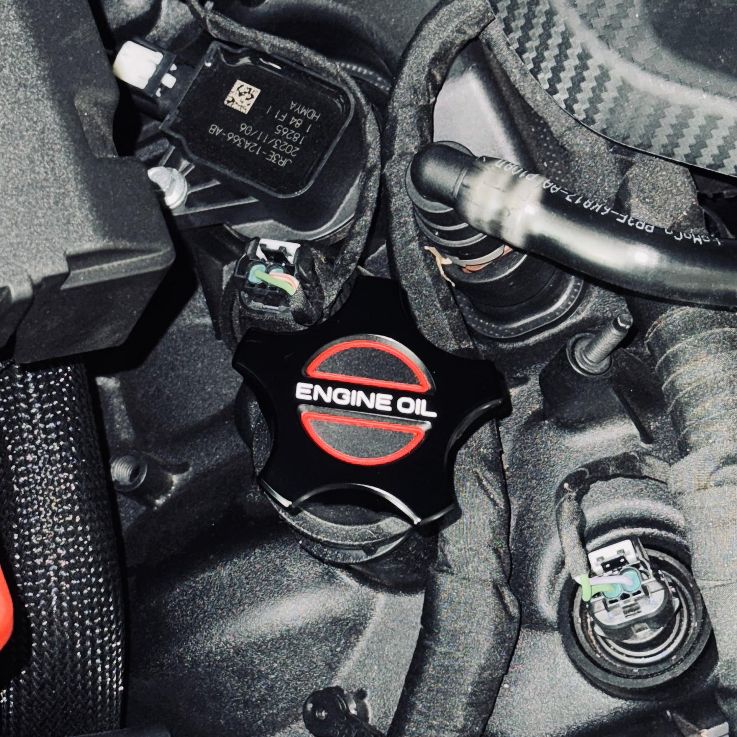JSD Space Billet Aluminum Engine Oil Filler Cap Cover for Ford Mustang 2018+ GT; Dark Horse,2020-2022 Mustang GT500, Anodized Black